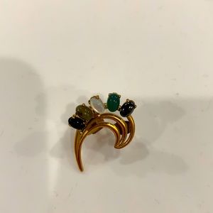 Very cute ear cuff with 5 gem stones